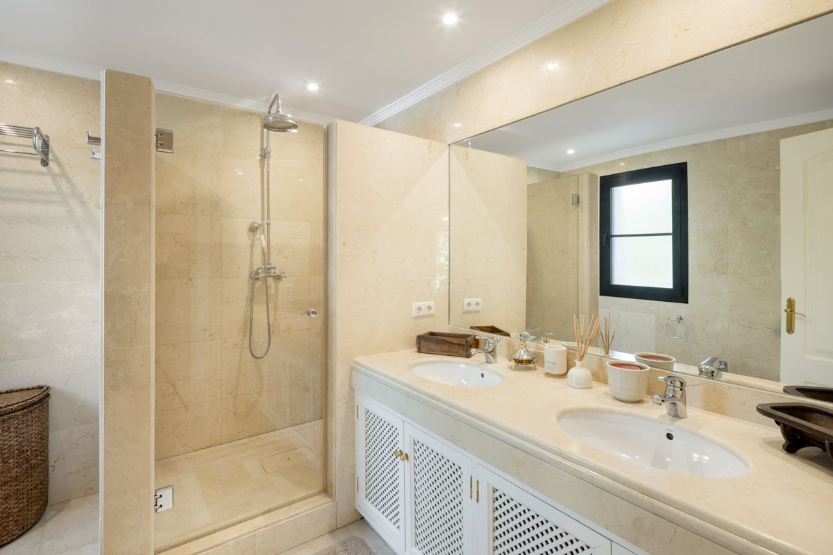Outdoor pool area of 4-bedroom villa, La Quinta, Benahavis