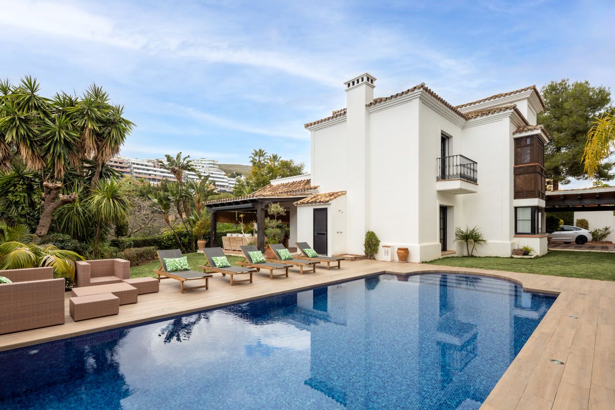 Dining area in 4-bedroom new-build villa, La Quinta, Benahavis
