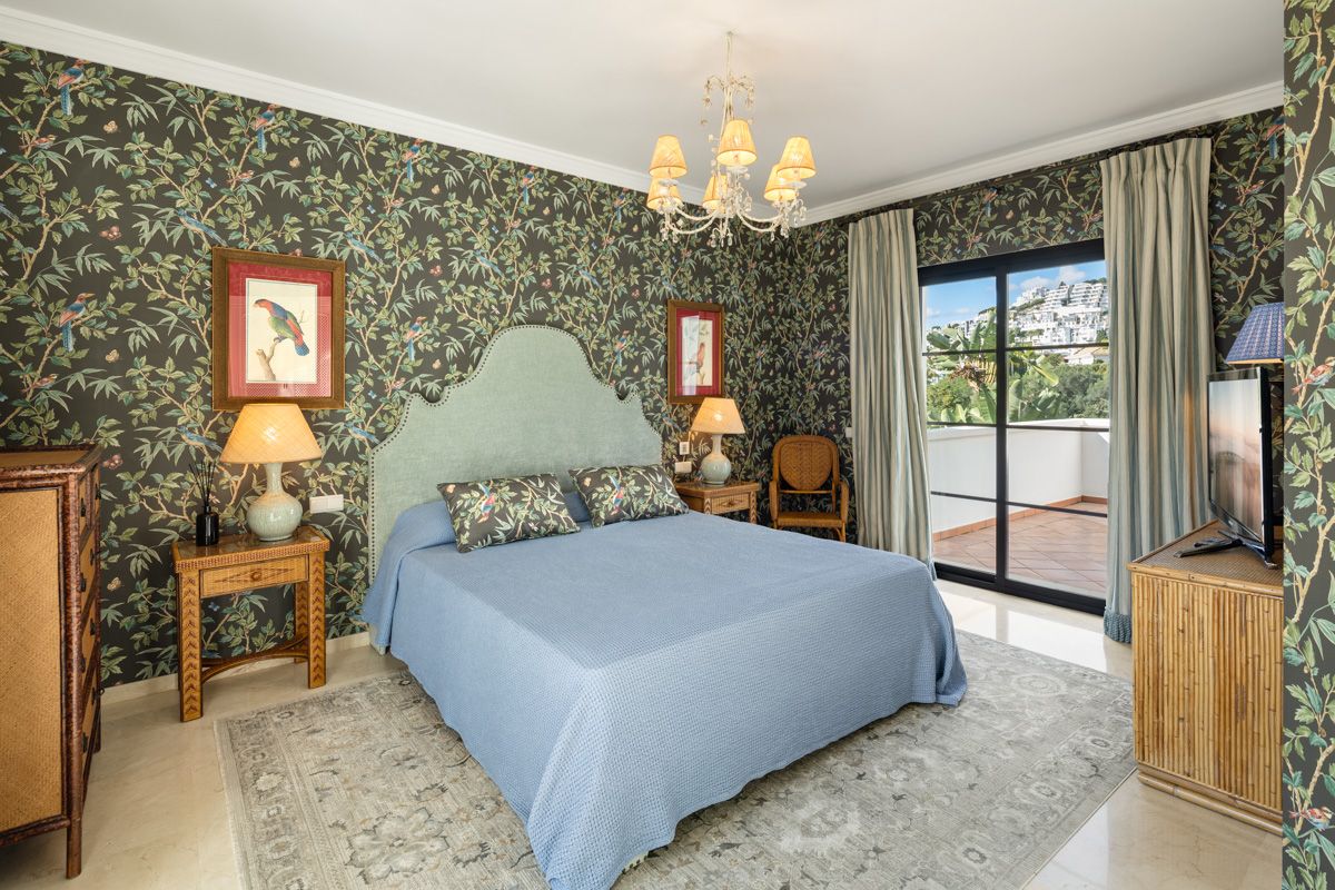Living area in 4-bedroom new-build villa, La Quinta, Benahavis