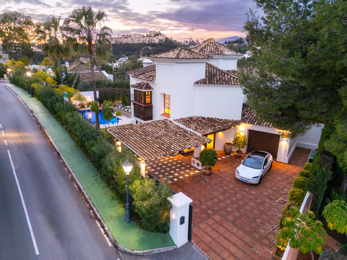 Aerial or elevated view of new-build 4-bedroom villa, La Quinta, Benahavis