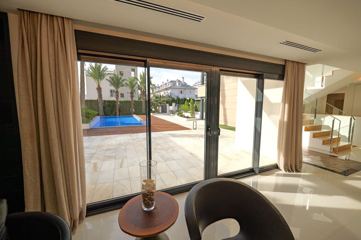 Garden plot surrounding villa in La Veleta, Torrevieja