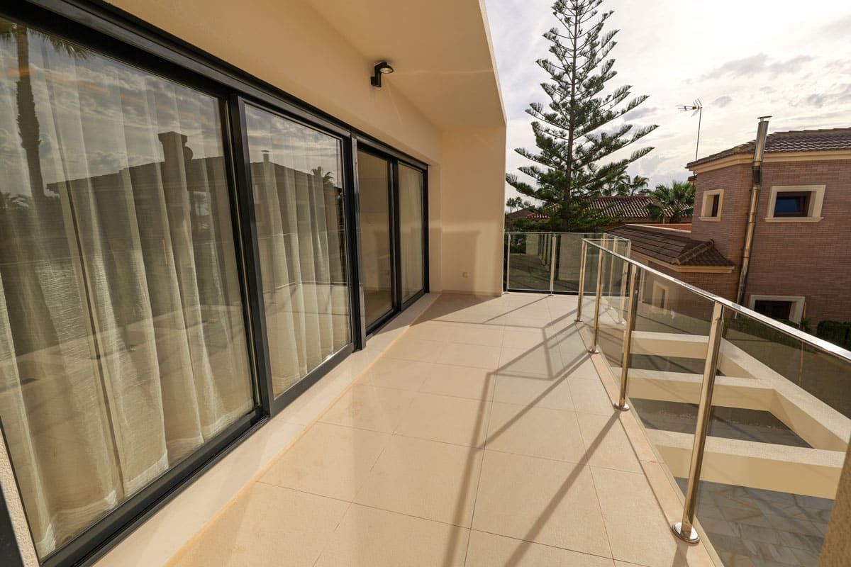 Covered outdoor area of villa in La Veleta, Torrevieja