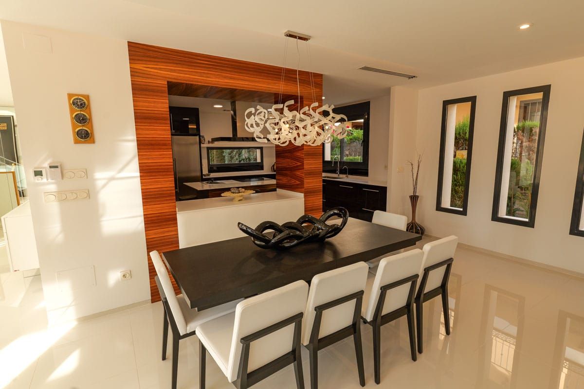 Interior room with fitted fixtures, new-build villa, La Veleta