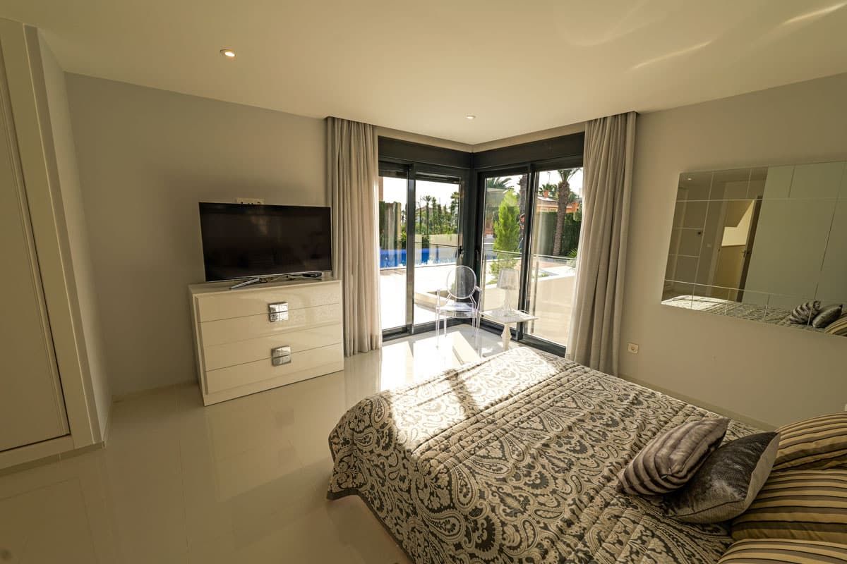 Open living and dining space in 430m2 villa, La Veleta