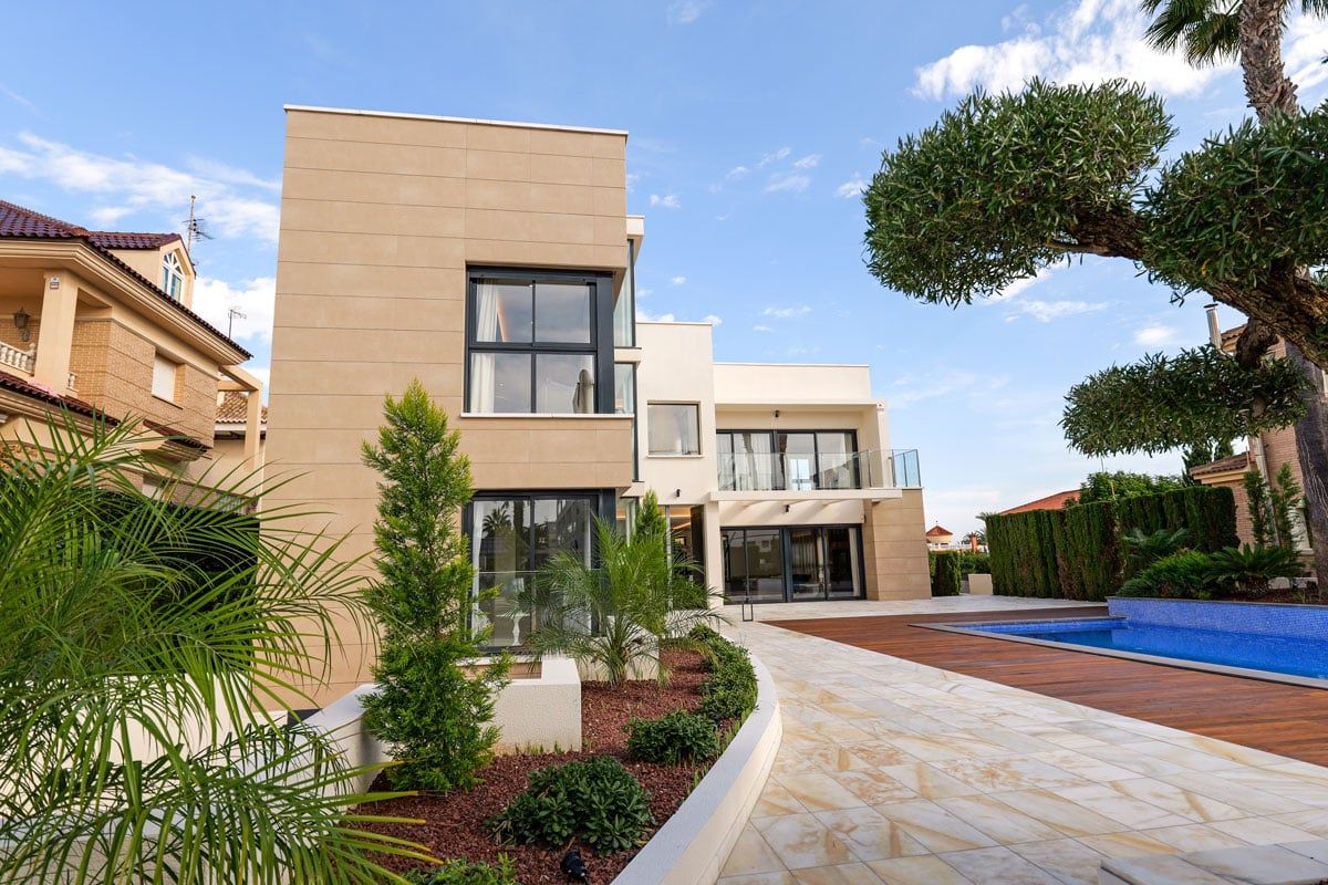 Landscaping detail around new-build villa, La Veleta, Torrevieja