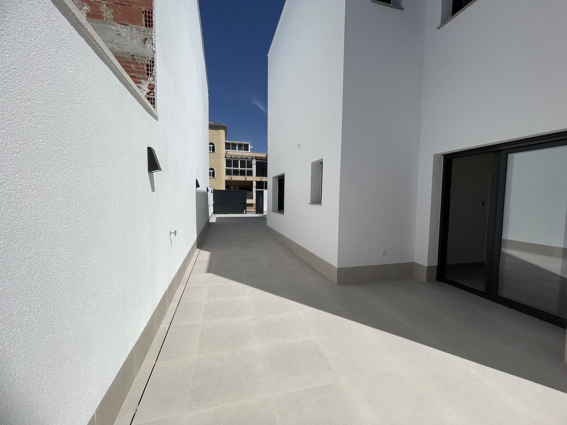 Side view of new-build villa exterior in Almoradi, Alicante