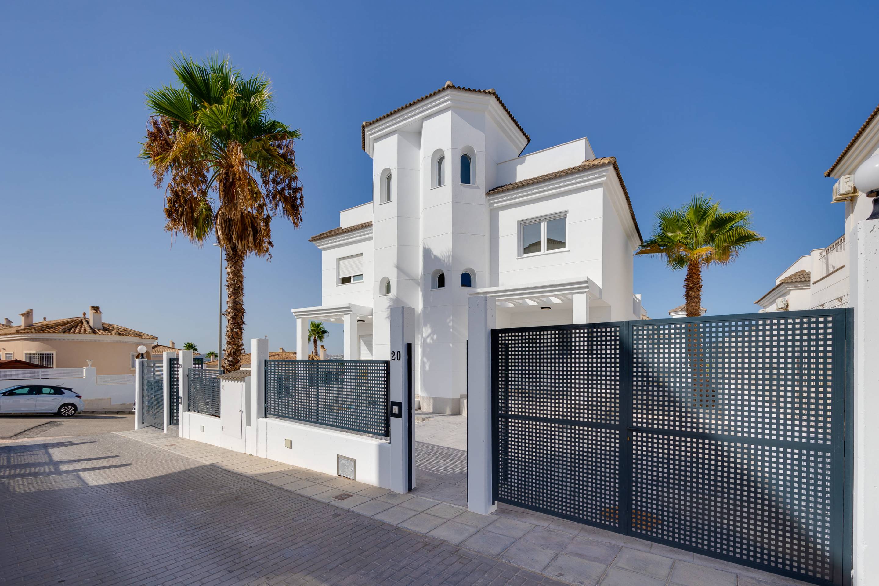 Solarium terrace on upper level of villa, La Marina, San Fulgencio