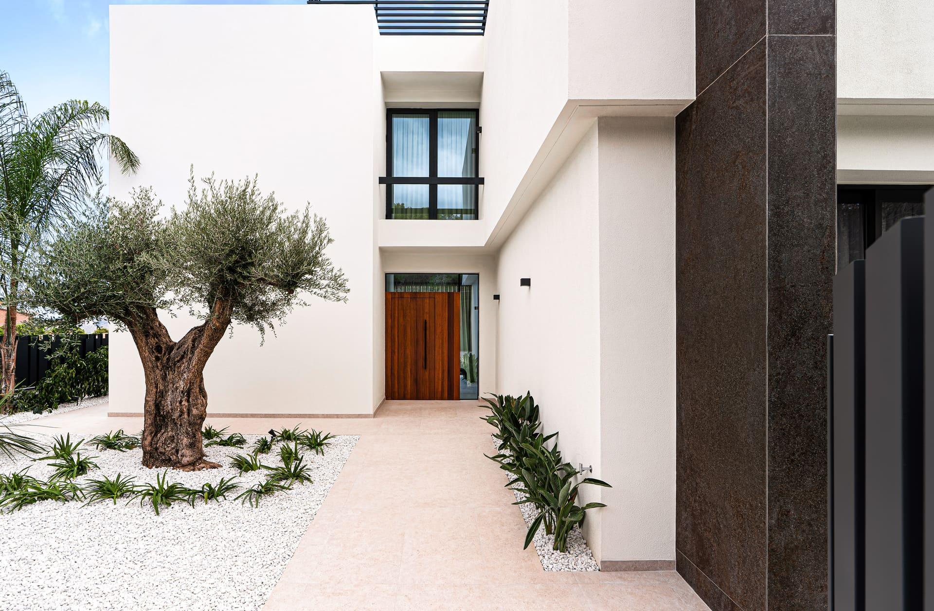 Rear garden area and outdoor space, new-build villa in San Rafael, La Nucía