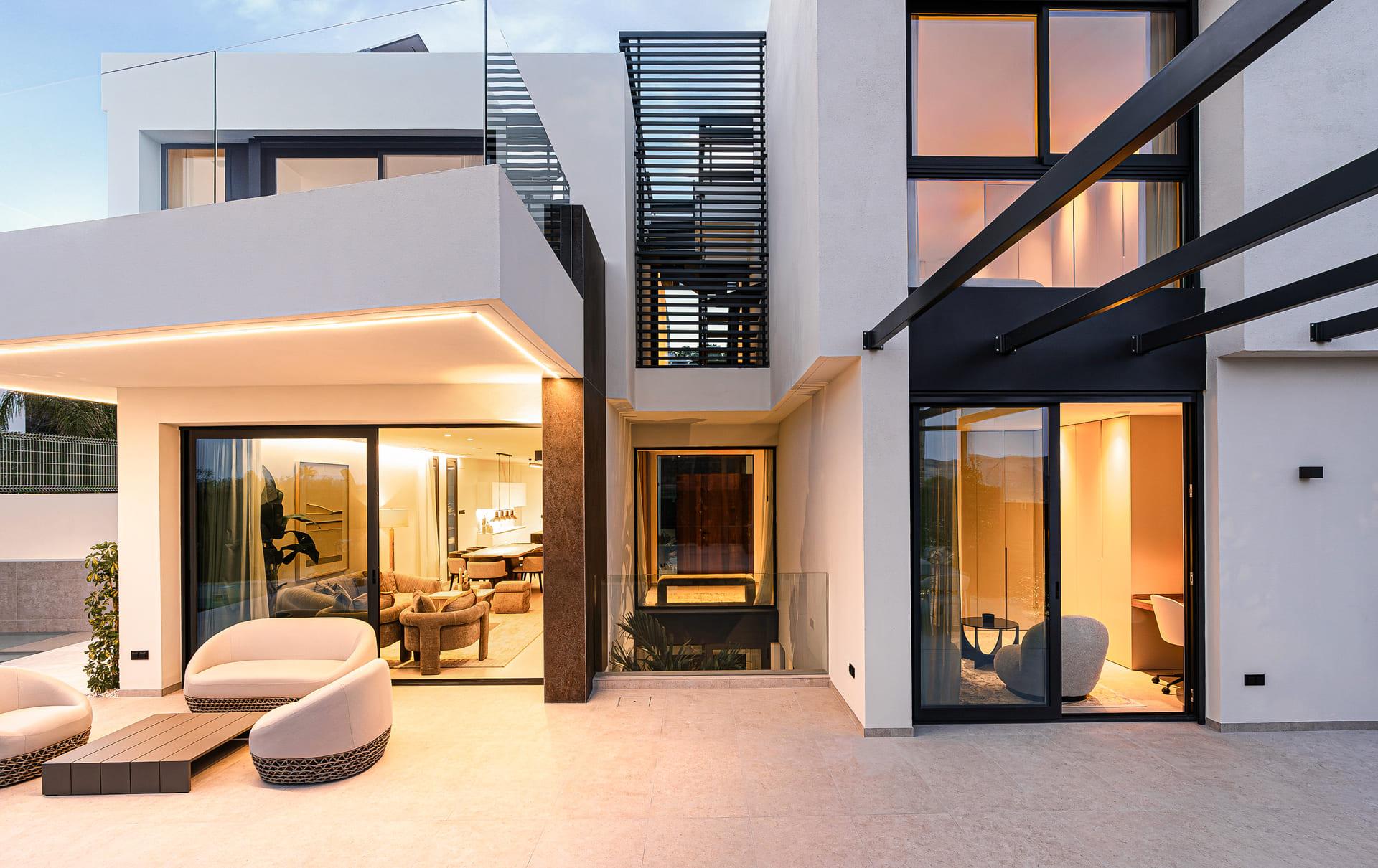 Open-plan living and dining area in 4-bedroom villa, San Rafael, La Nucía