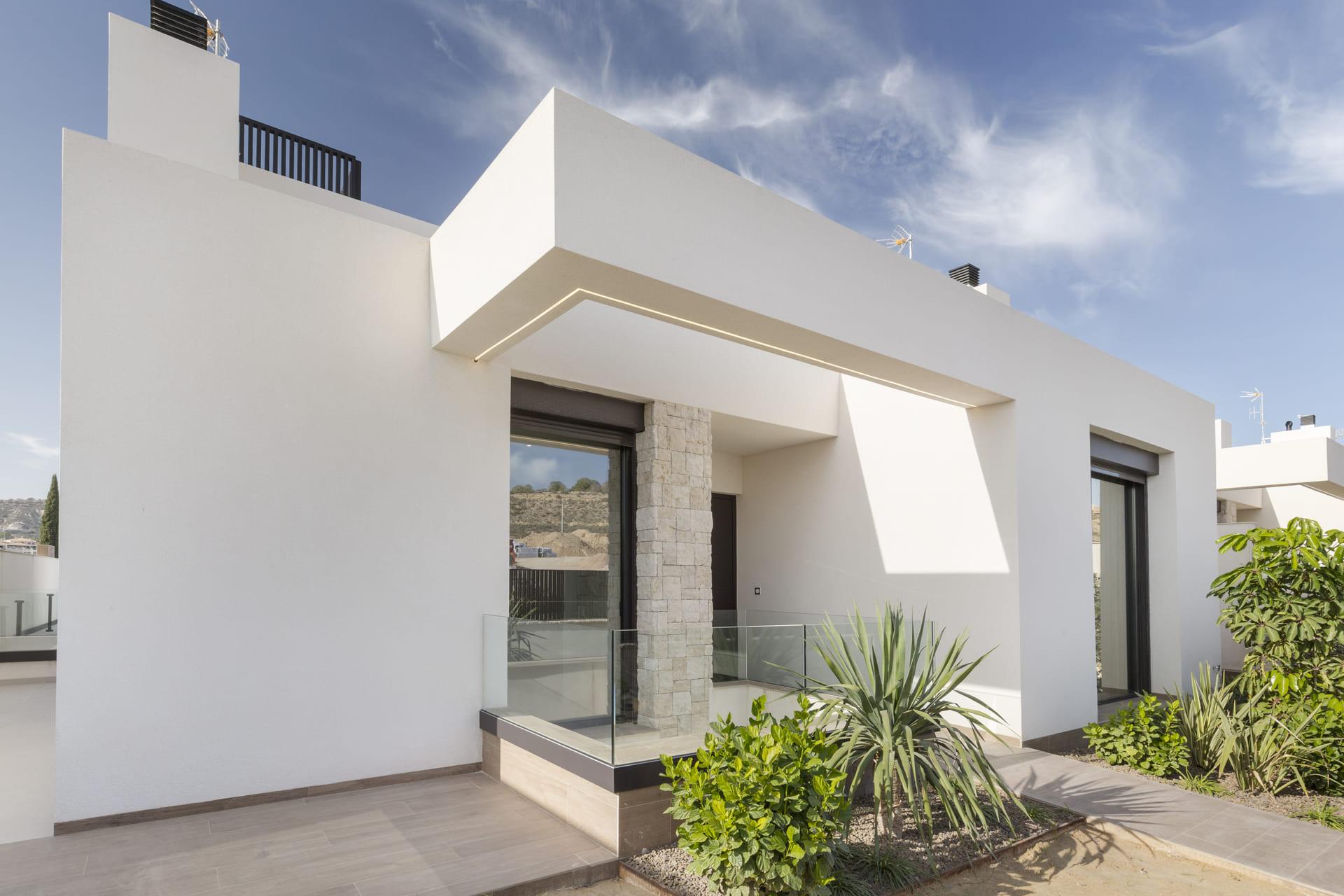 Landscaped plot surrounding new-build villa, Algorfa
