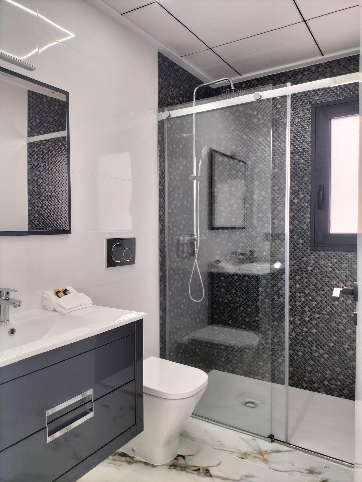 Bathroom with shower enclosure in new-build villa, Pinar de Campoverde
