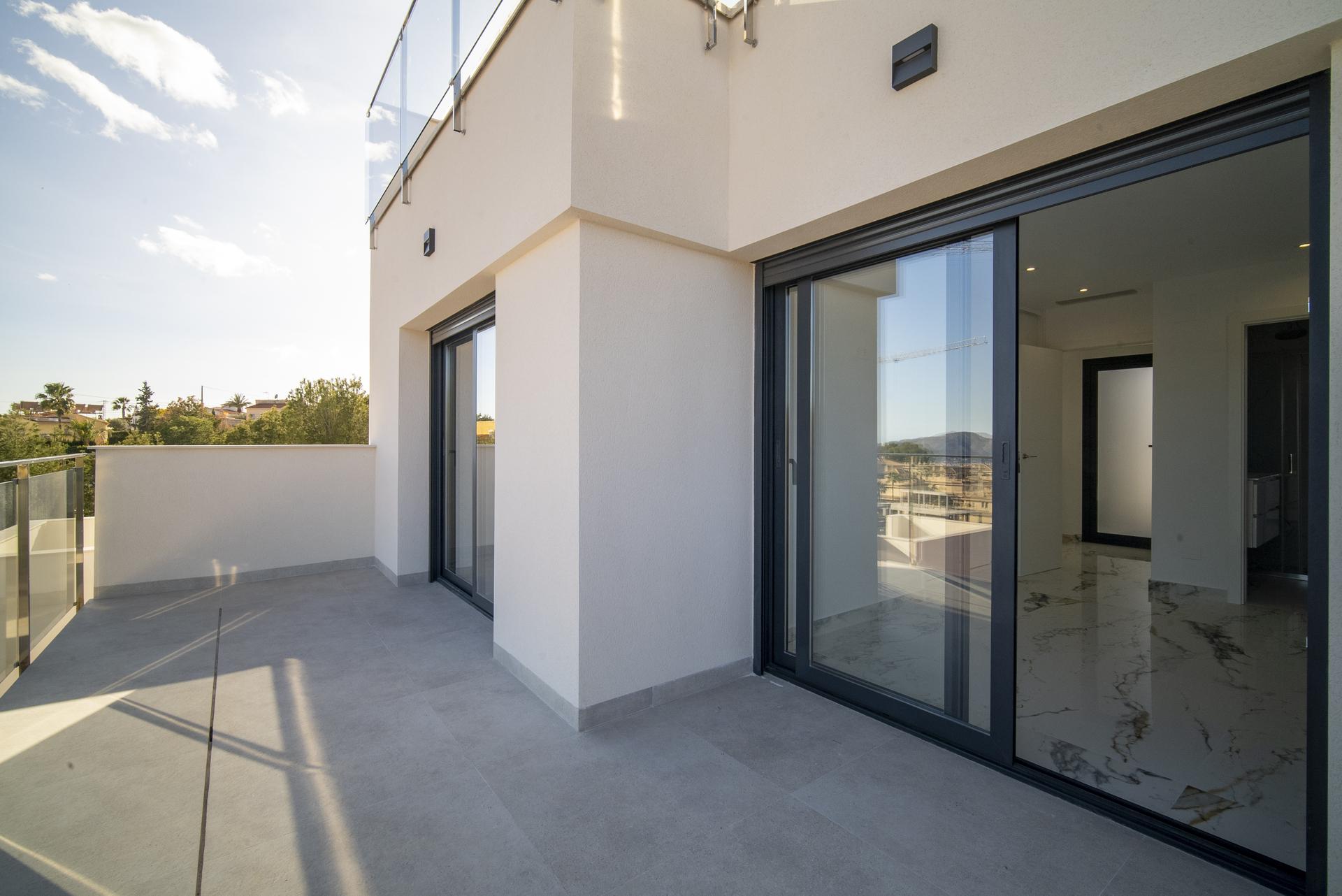 Ground-floor outdoor area adjacent to plot, Coloma villa