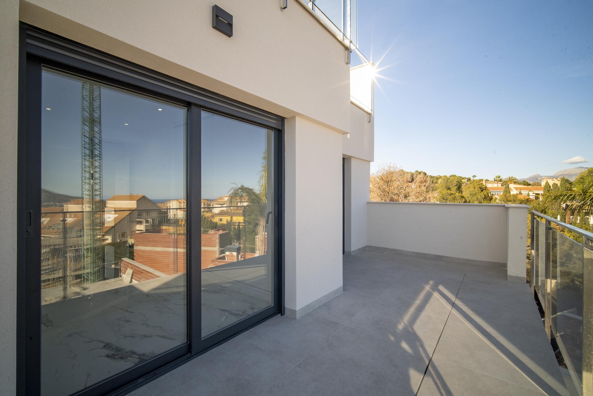 View from ground level towards villa entrance, Coloma