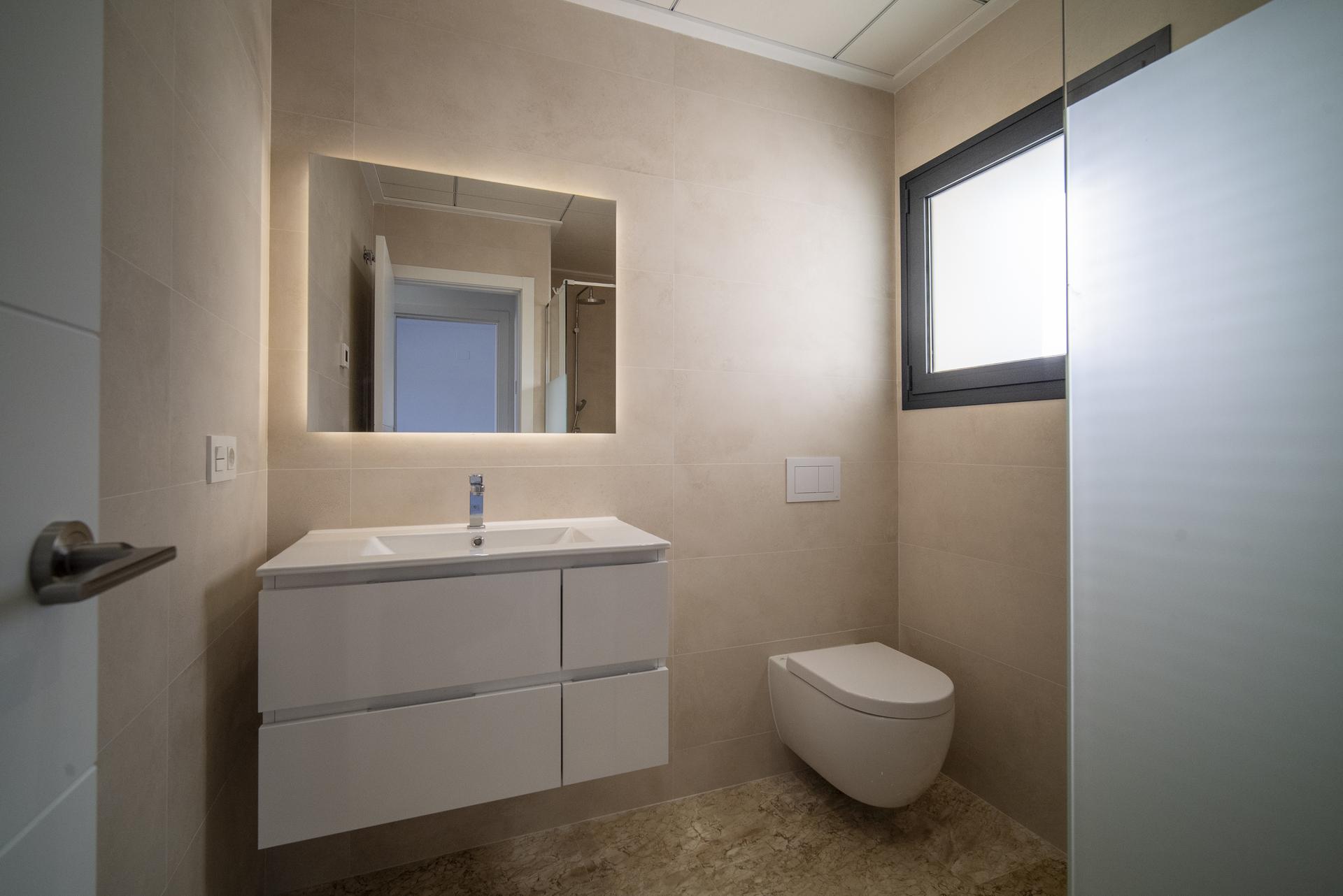 Bathroom tiling and fittings detail, villa in Coloma