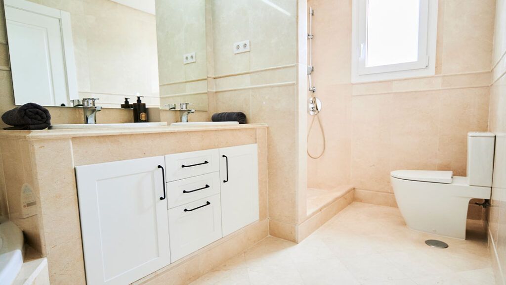 Built-in storage or wardrobe detail, new-build penthouse, La Cerquilla