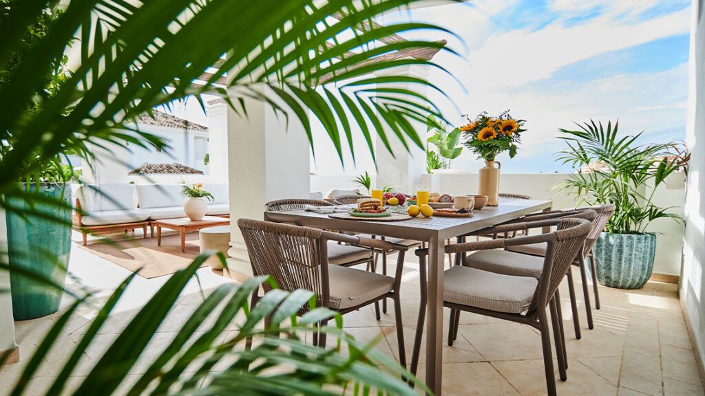 Development entrance and landscaping, La Cerquilla, Marbella