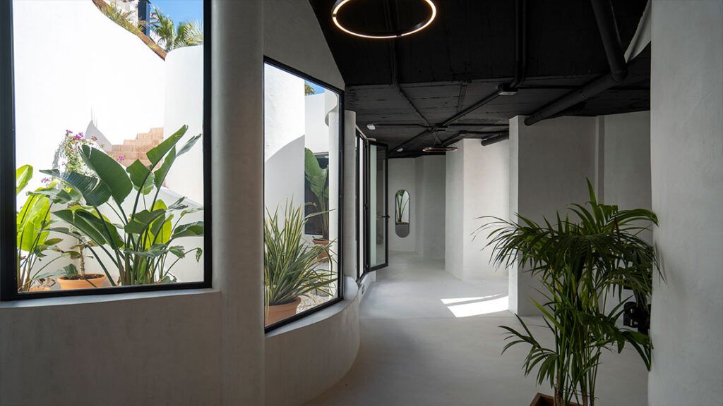 Second bathroom in 2-bedroom penthouse, La Cerquilla, Marbella