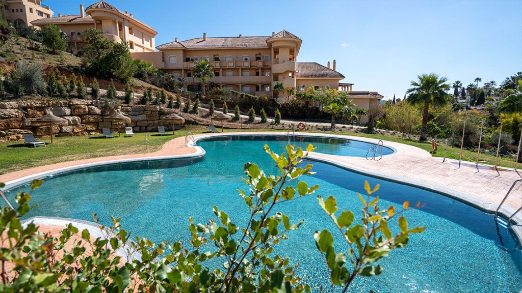 Kitchen with fitted units in new-build apartment, La Cerquilla, Marbella