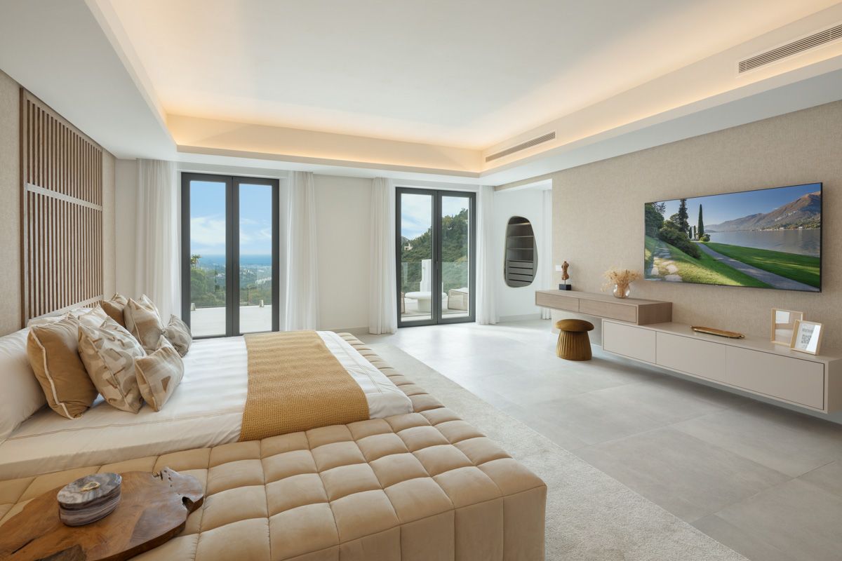 Upper-floor landing in 5-bedroom villa, La Zagaleta-El Madroñal