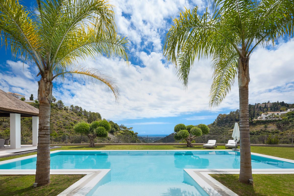 Outdoor dining area in new-build villa, La Zagaleta-El Madroñal, Benahavis