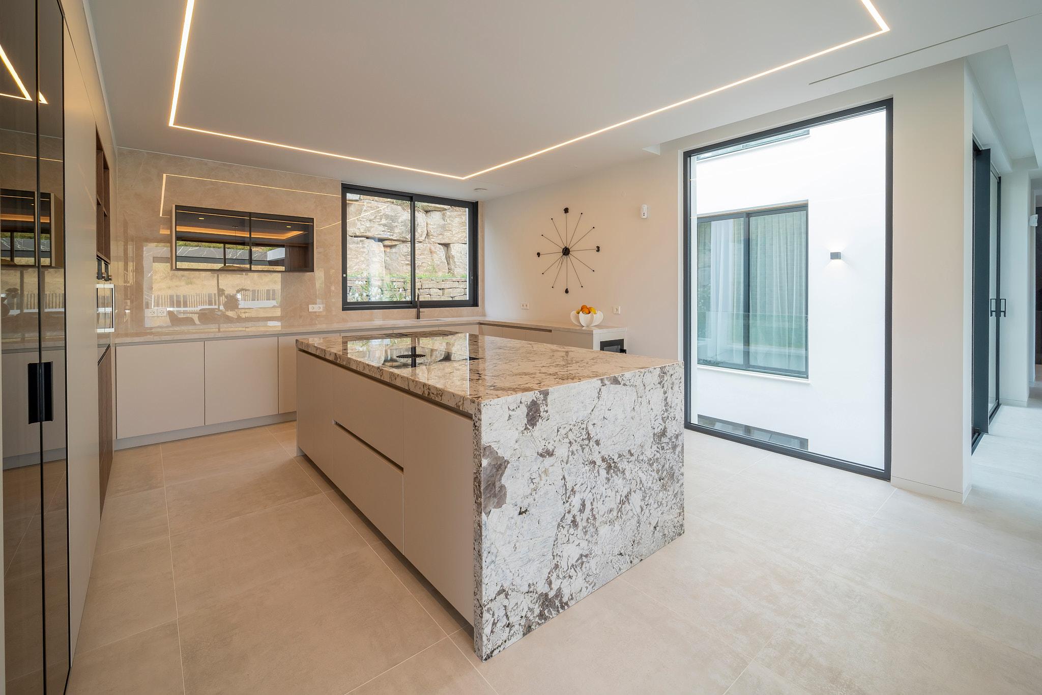 Ground-floor terrace of 6-bedroom villa, El Paraíso, Estepona