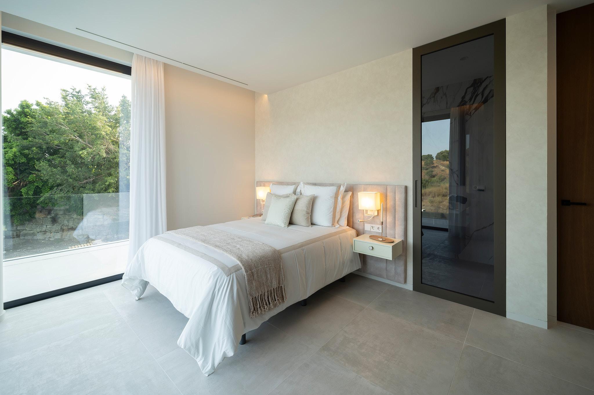 Pool terrace with sunbathing area, El Paraíso, Estepona