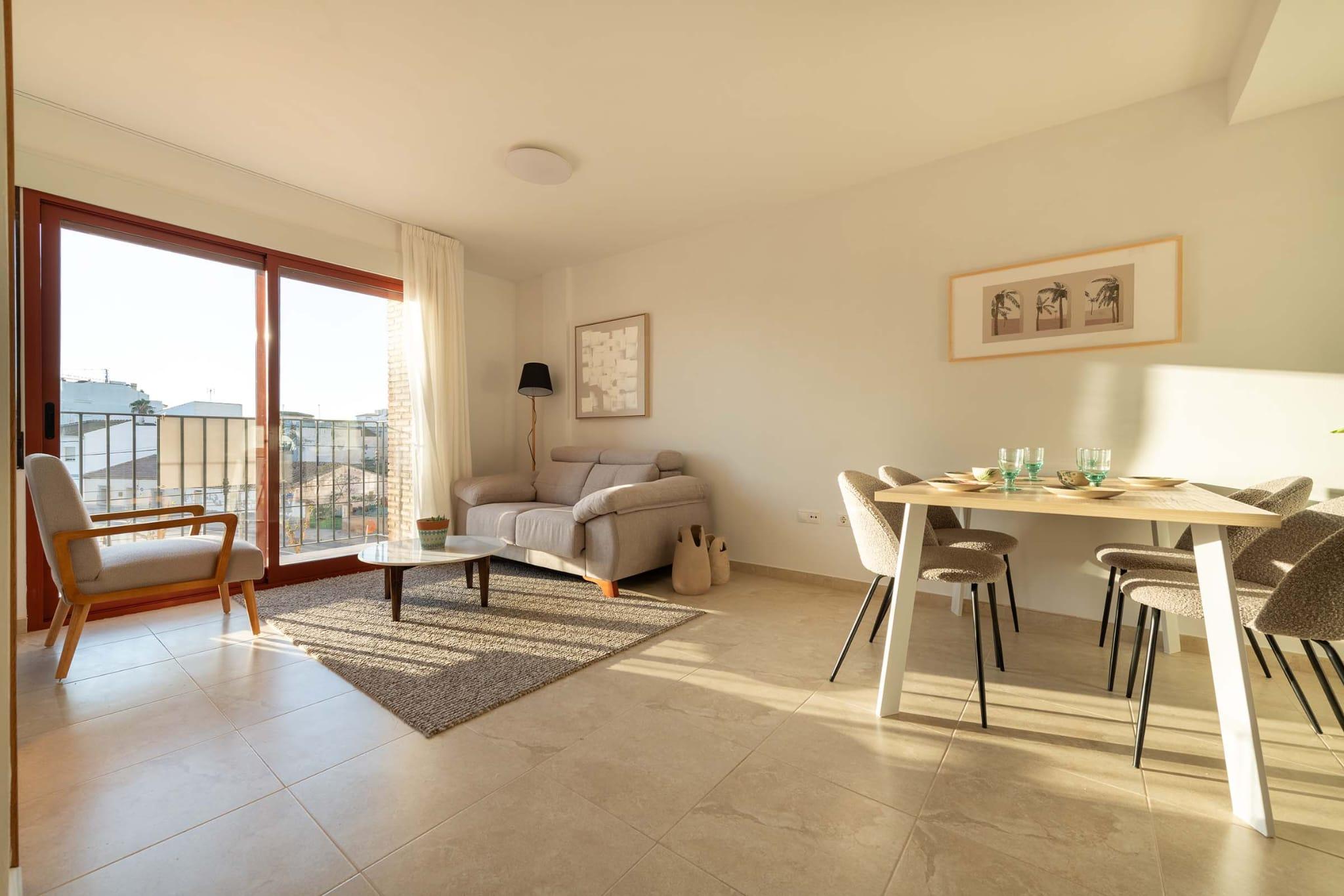 Entrance of the apartment in Jerónimo Y Avileses, Avileses (view 36)