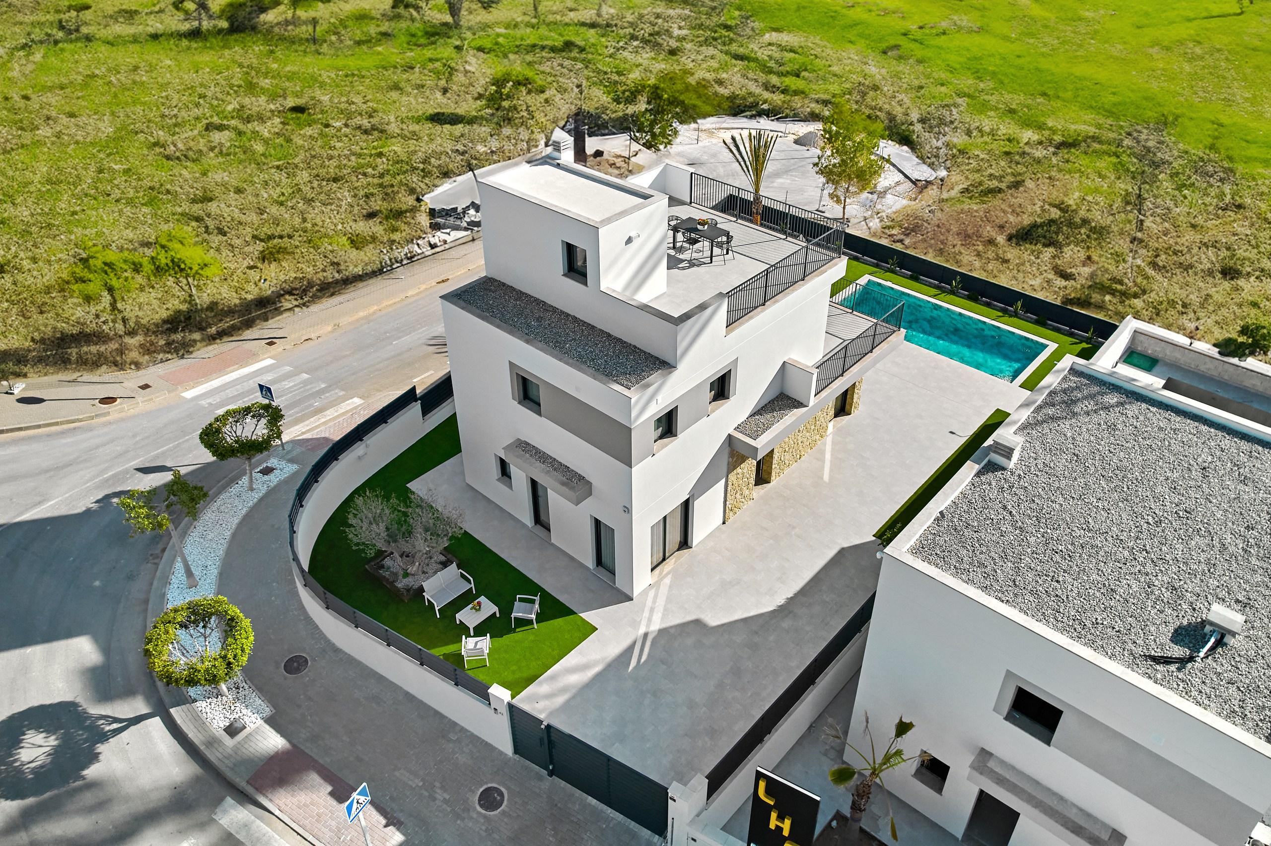 Side garden and boundary wall, 3-bedroom villa, Bellavista