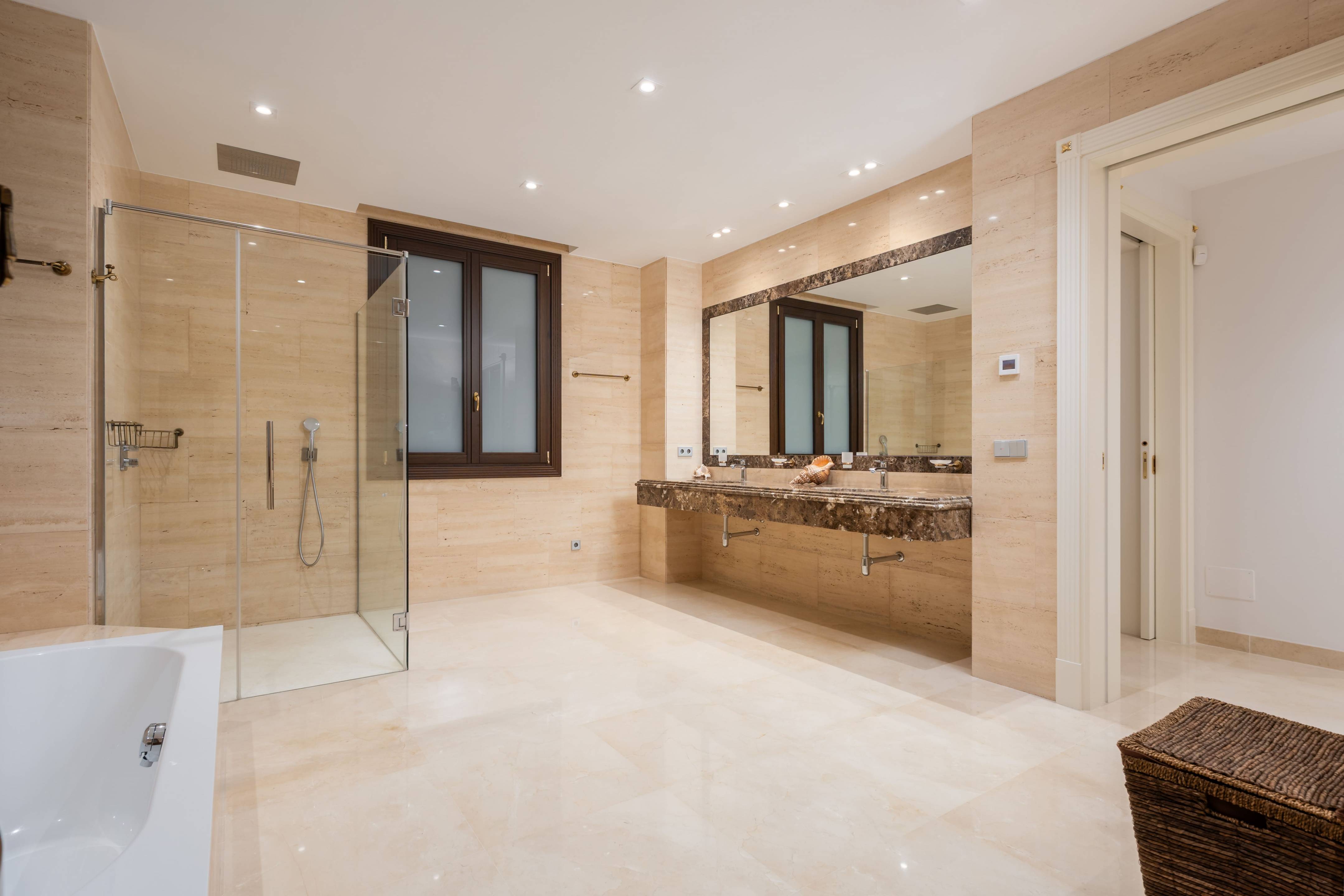Private pool and garden of 7-bedroom villa, Casasola, Estepona