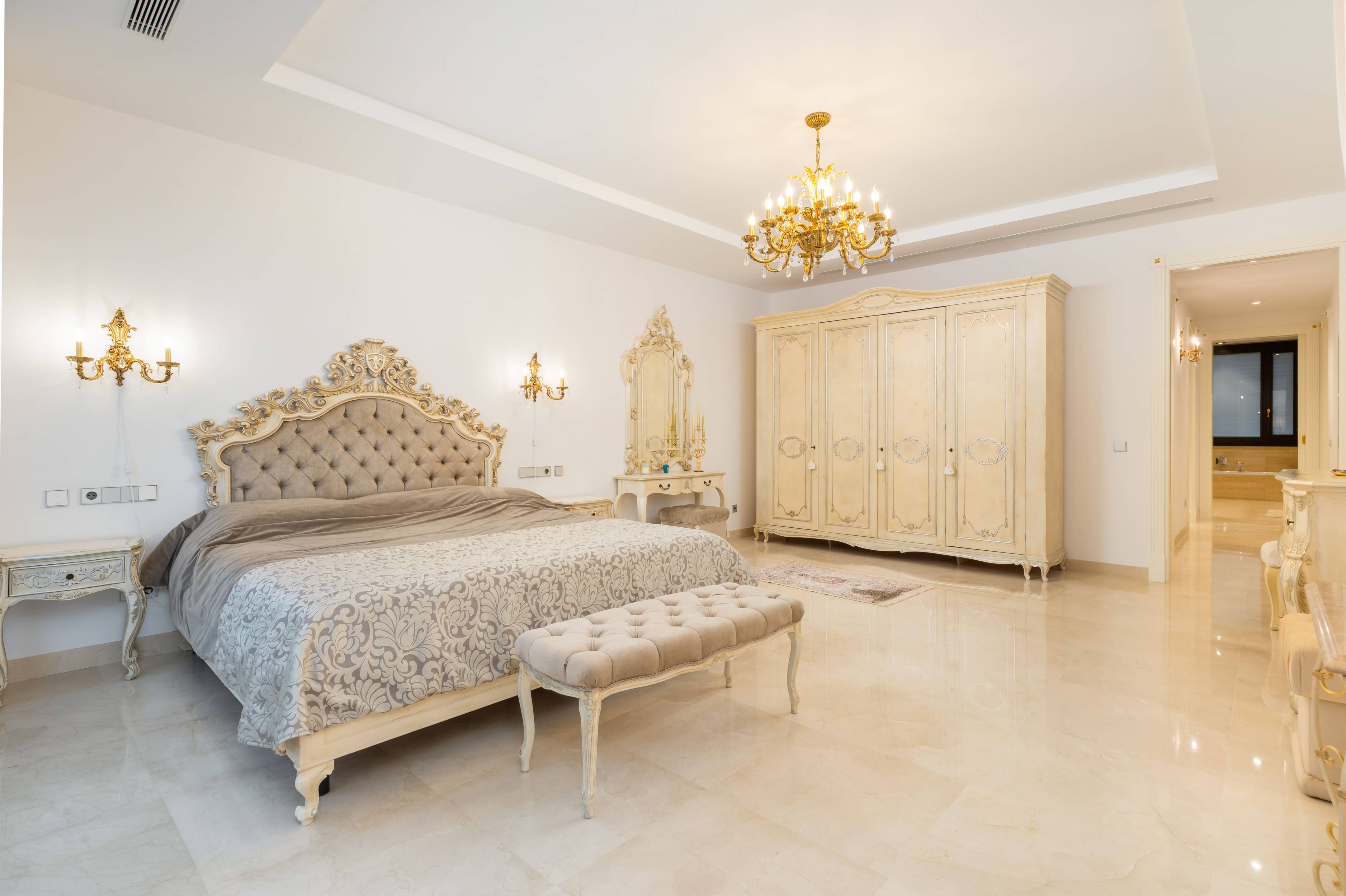 Bathroom interior with large format tiles, Casasola villa