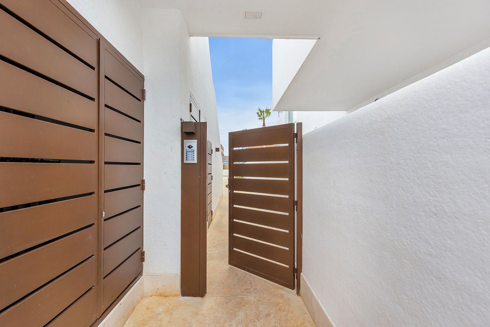 Living area in 2-bedroom penthouse, Las Lomas del Rame-Bahía Bella
