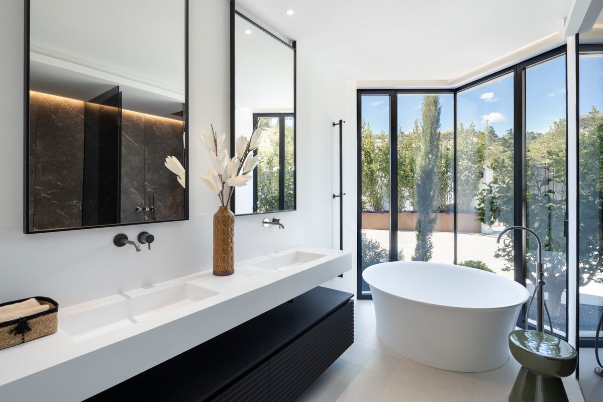 Upper floor hallway in new-build villa, La Quinta, Benahavis