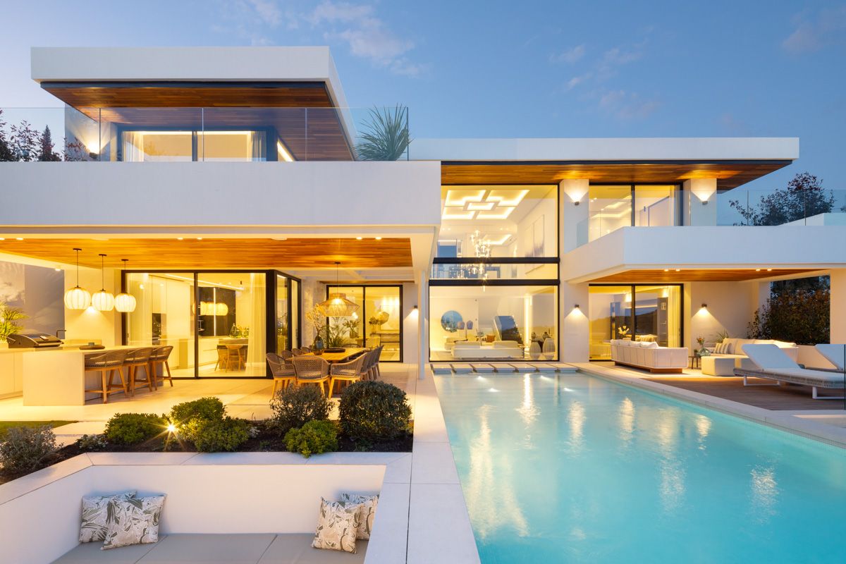 Outdoor dining area of new-build villa in La Quinta