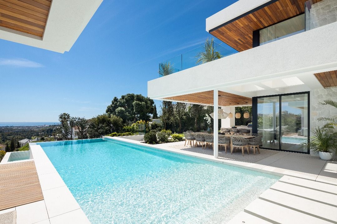 Driveway and entrance gate of new-build villa, La Quinta, Benahavis