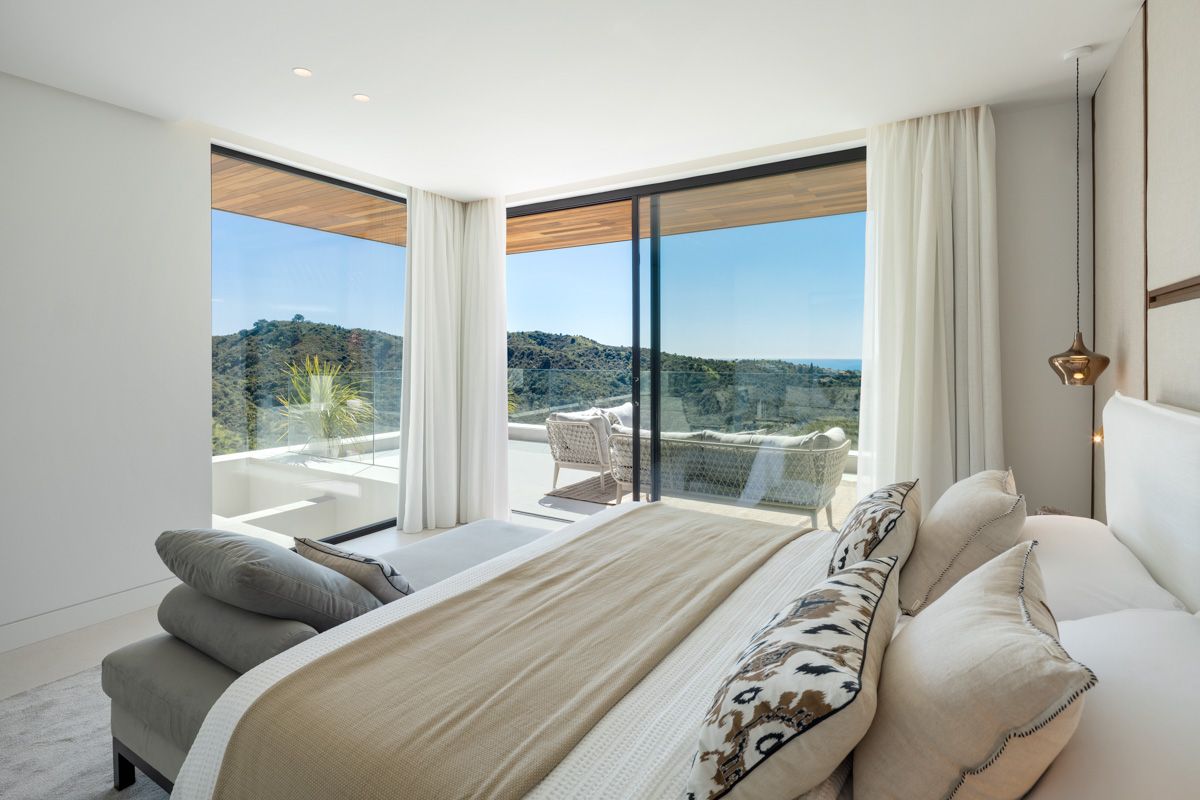 Side elevation of new-build villa on 1,398m2 plot, La Quinta