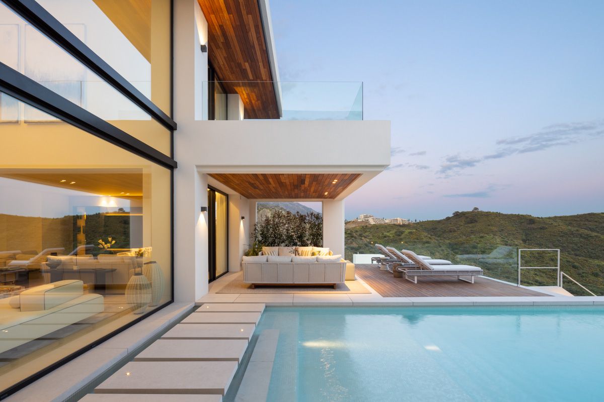 Aerial or elevated view of villa plot in La Quinta, Benahavis