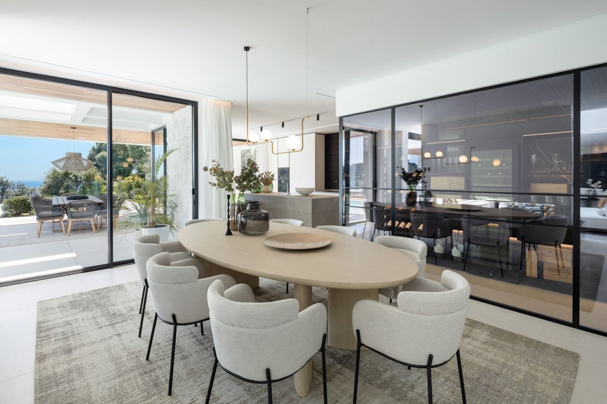 Open-plan living area in 6-bedroom villa, La Quinta, Benahavis