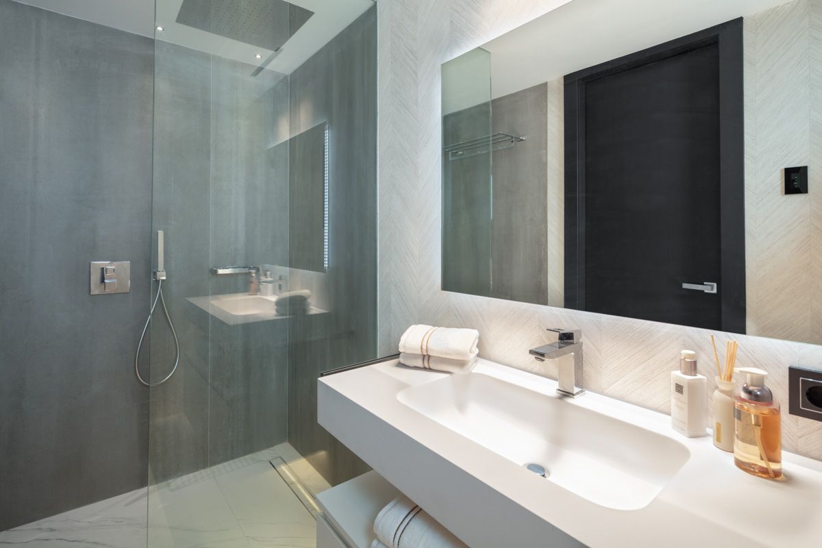 Bathroom with double vanity unit in new-build apartment, Puerto, Marbella