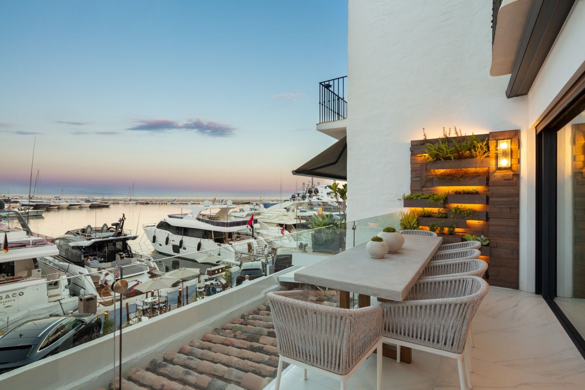 Overview of open living space in 3-bedroom apartment, Puerto, Marbella