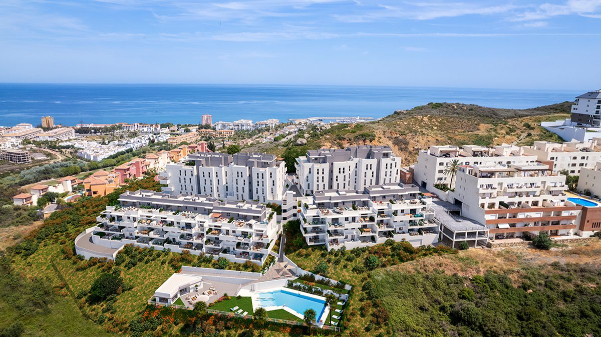 Open-plan living and dining area in 2-bedroom new-build apartment, Duquesa, Manilva