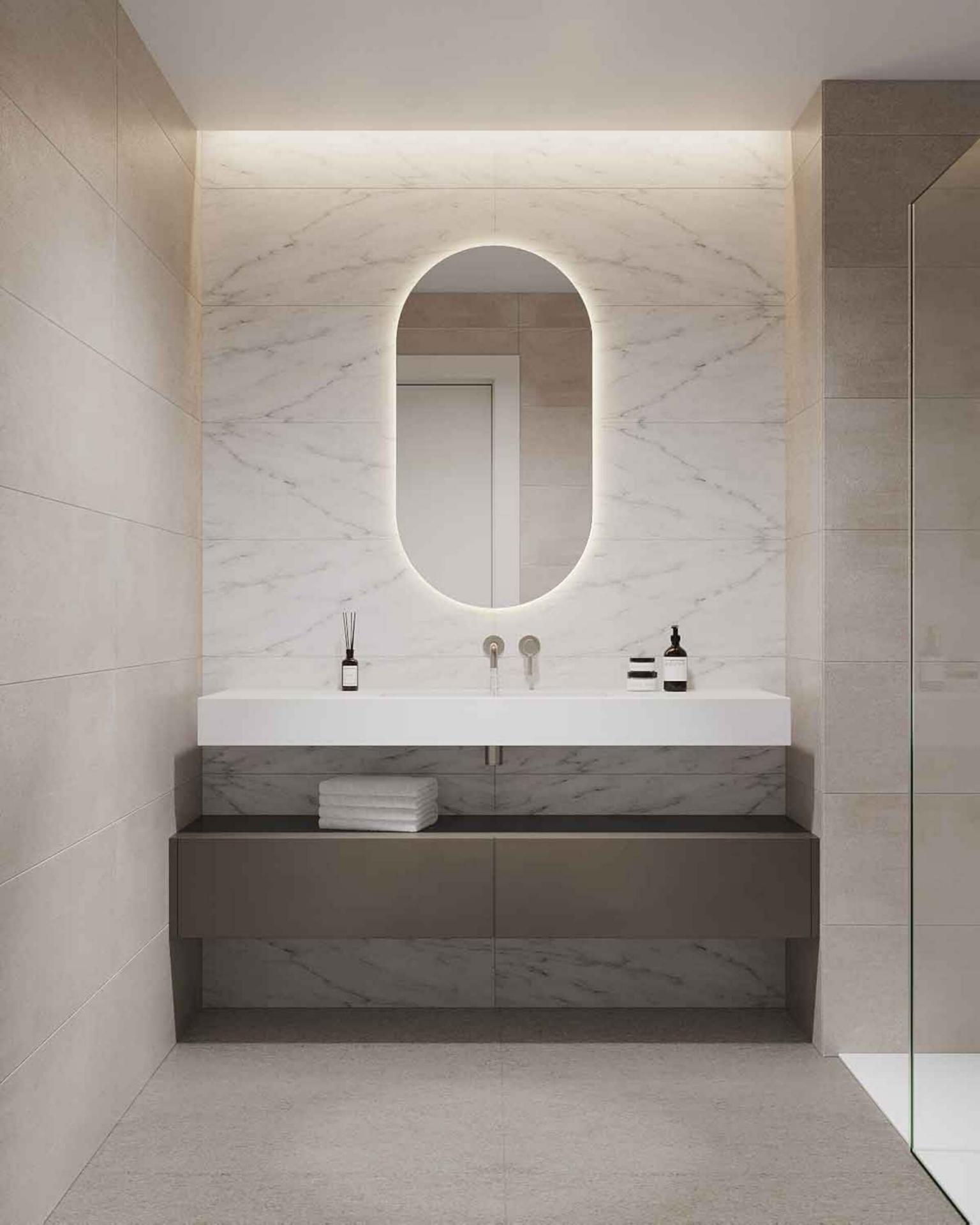 Bathroom with walk-in shower in penthouse, Nueva Atalaya, Estepona