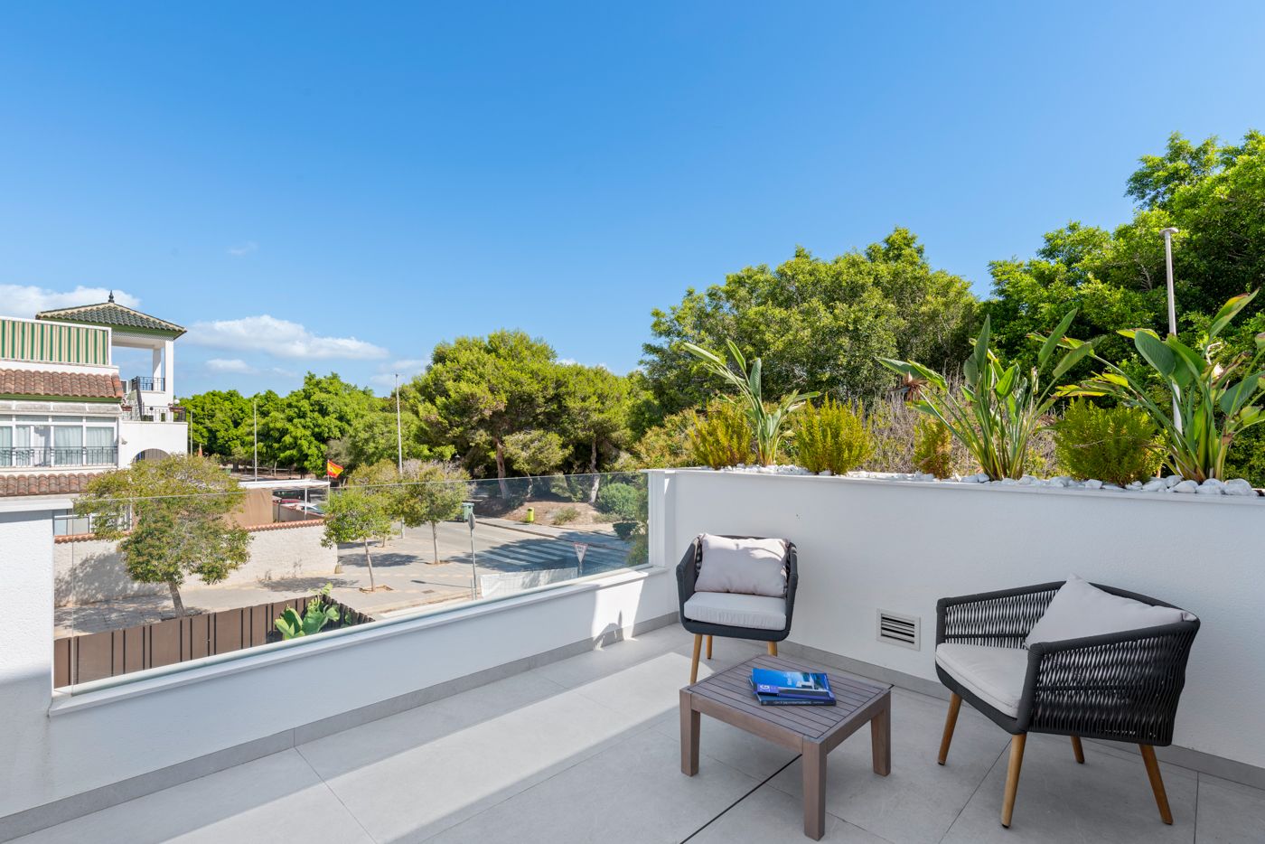 Outdoor area at ground level, new-build villa, Mil Palmeras