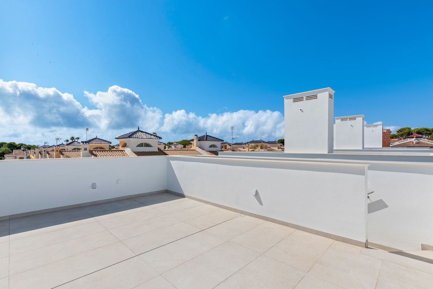 Living room with patio doors, 3-bedroom villa, Mil Palmeras