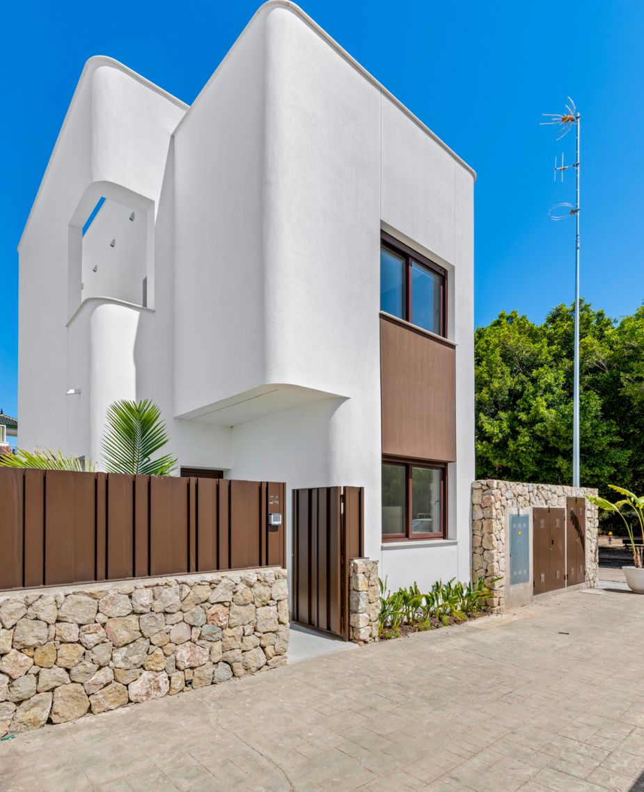 Exterior render finish detail, new-build villa, Mil Palmeras