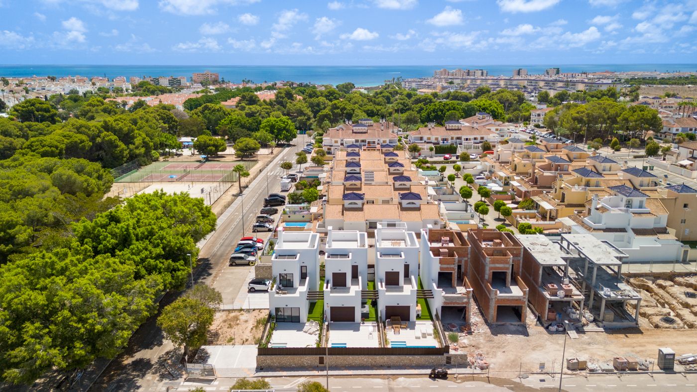 Window seat or recess in bedroom, new-build villa, Mil Palmeras