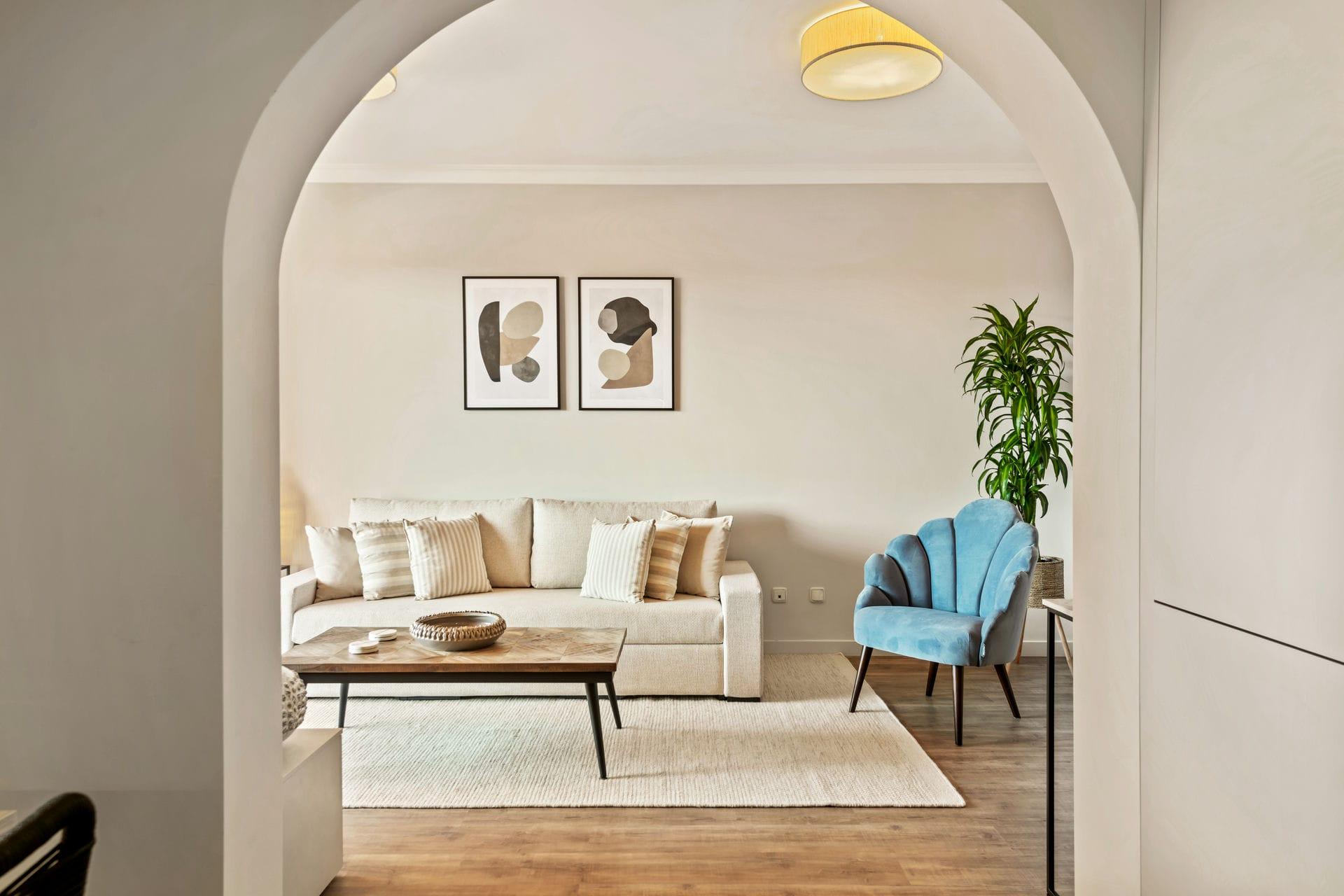 Pool surround and sun terrace, communal area, Cortés, Benahavis