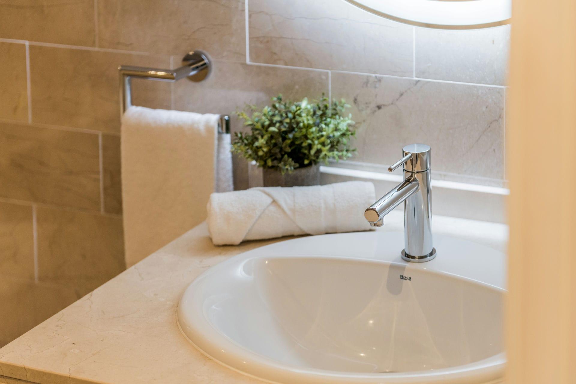 Bathroom vanity unit, new-build apartment, Cortés, Benahavis