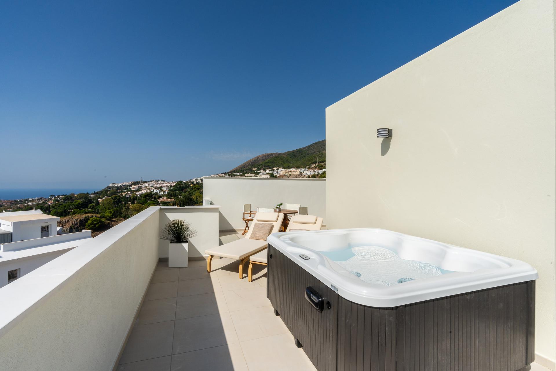 Communal garden or landscaped grounds, Montealto development, Benalmádena