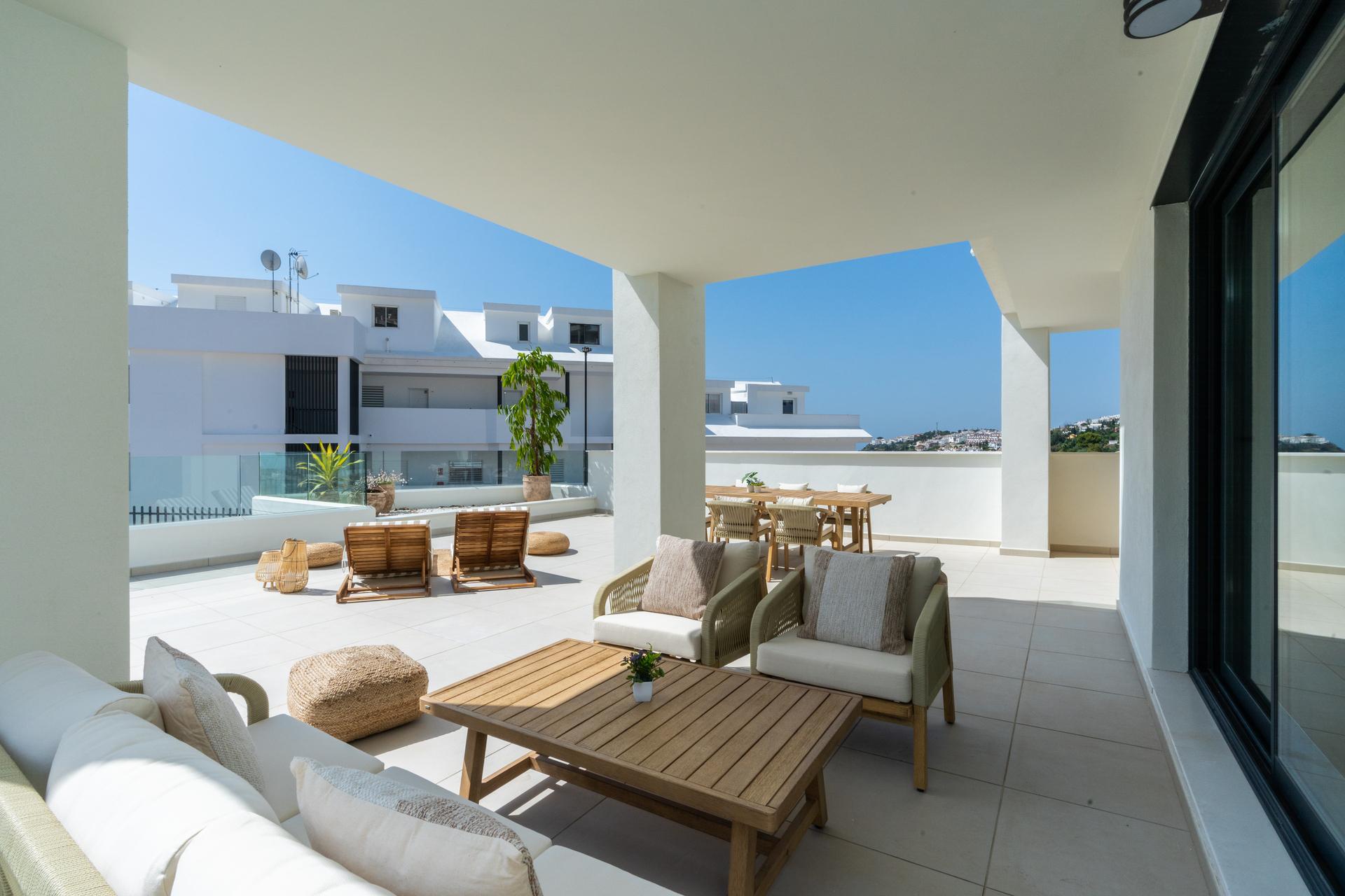 Daytime exterior of apartment block, Montealto, Benalmádena