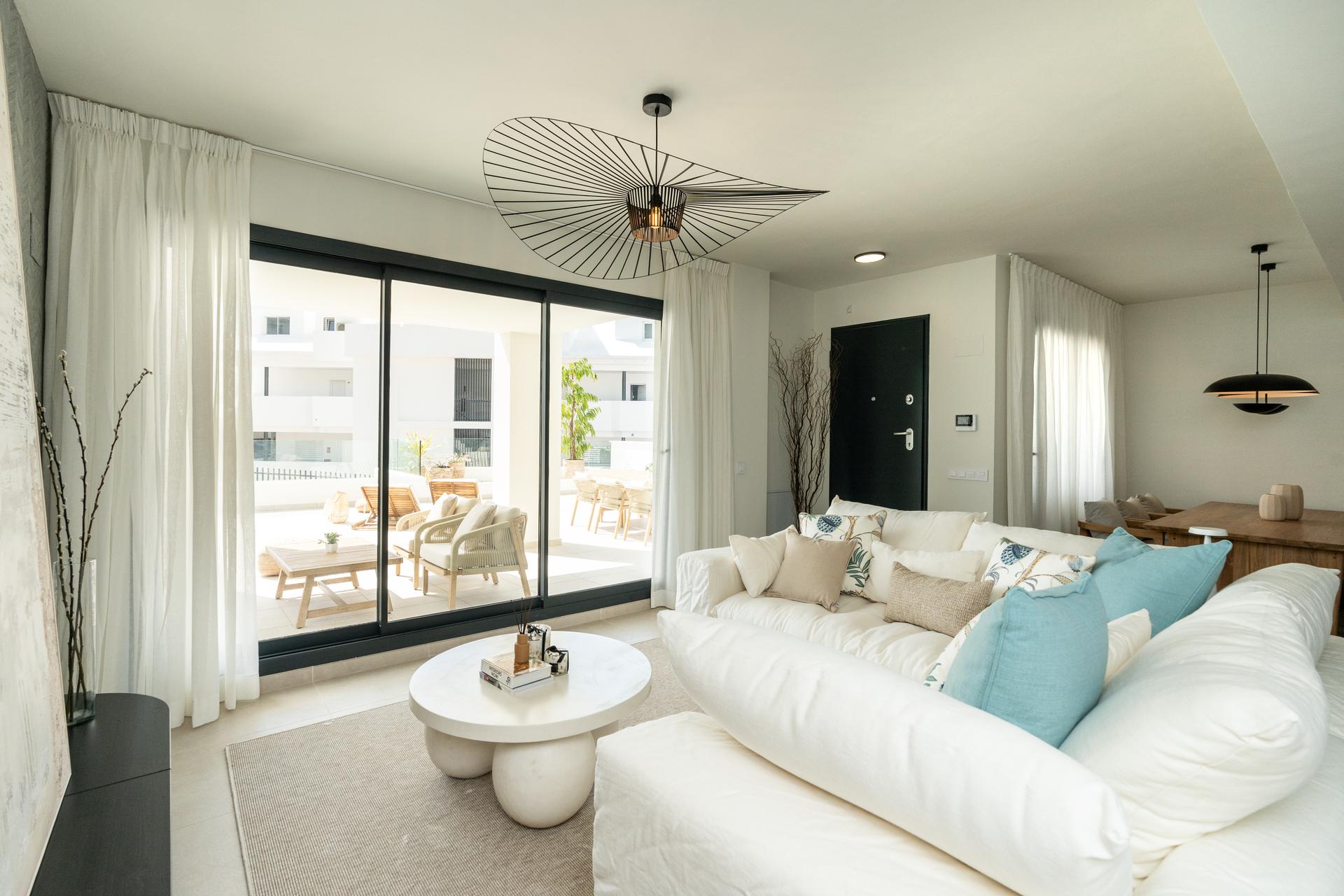 Kitchen with fitted units in new-build apartment, Montealto, Benalmádena